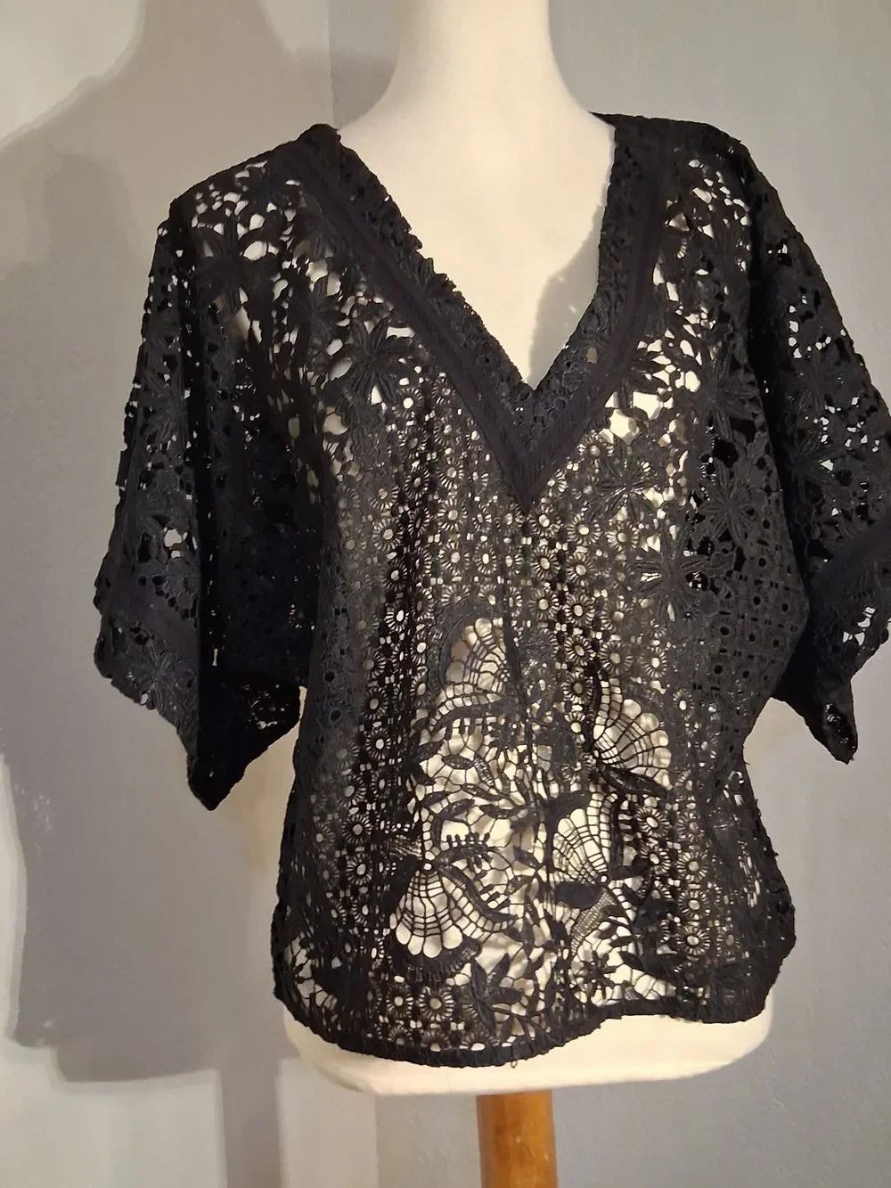 White House Black Market Black Lace Crochet V-Neck Top Size M